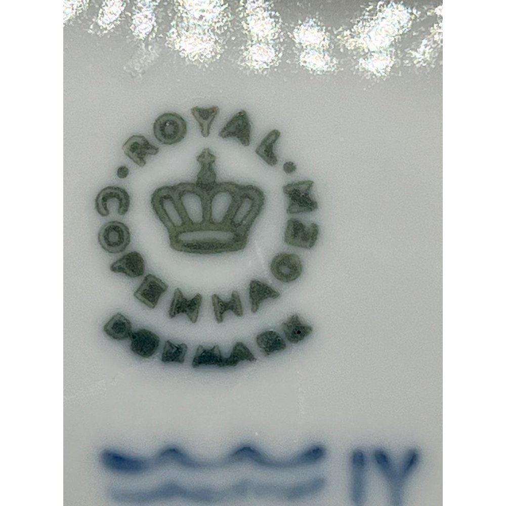 Vintage Royal Copenhagen Porcelain 7" Collector Plate, Merry Christmas - Picture 3 of 4